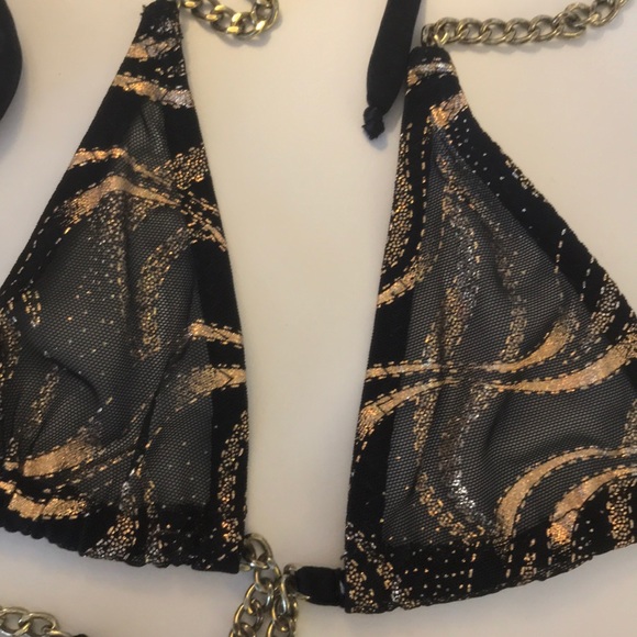 Black and gold micro bikini - Picture 3 of 4